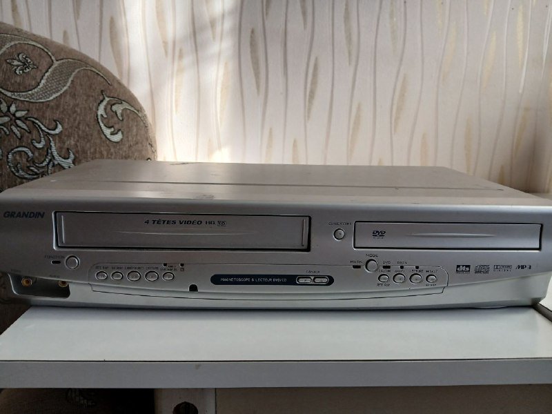 DVD и VHS проигрыватель 2