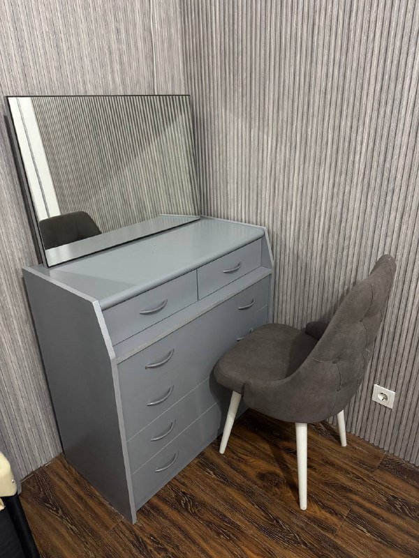 Комод, стул