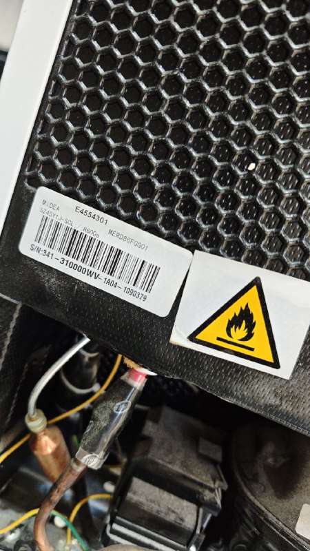 Компактный холодильник Midea merd86fgg01 4