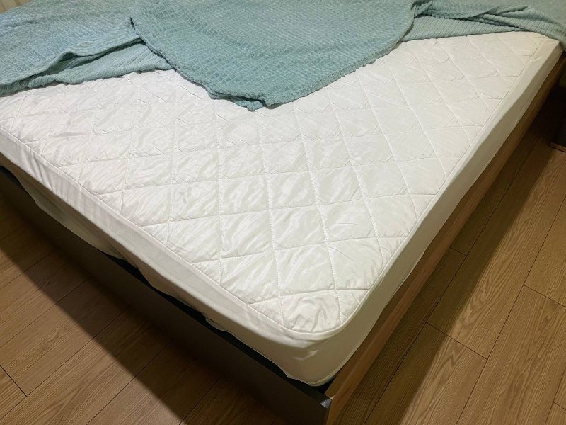 Кровать 160x200 с матрасом и наматрасником 3