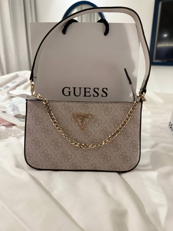 Сумка Guess женская бежевая с цепочкой