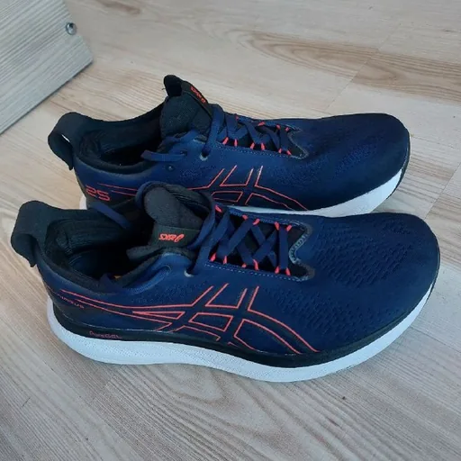 Кроссовки ASICS