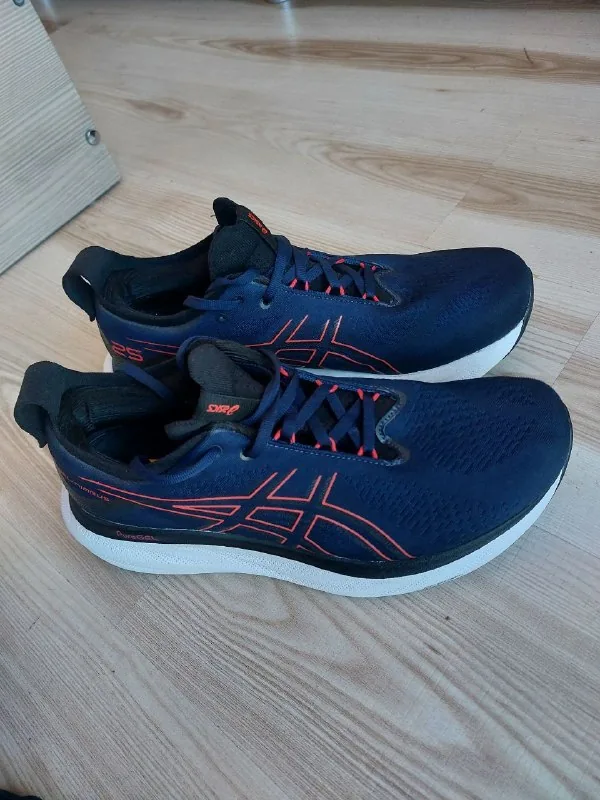 Кроссовки ASICS 1
