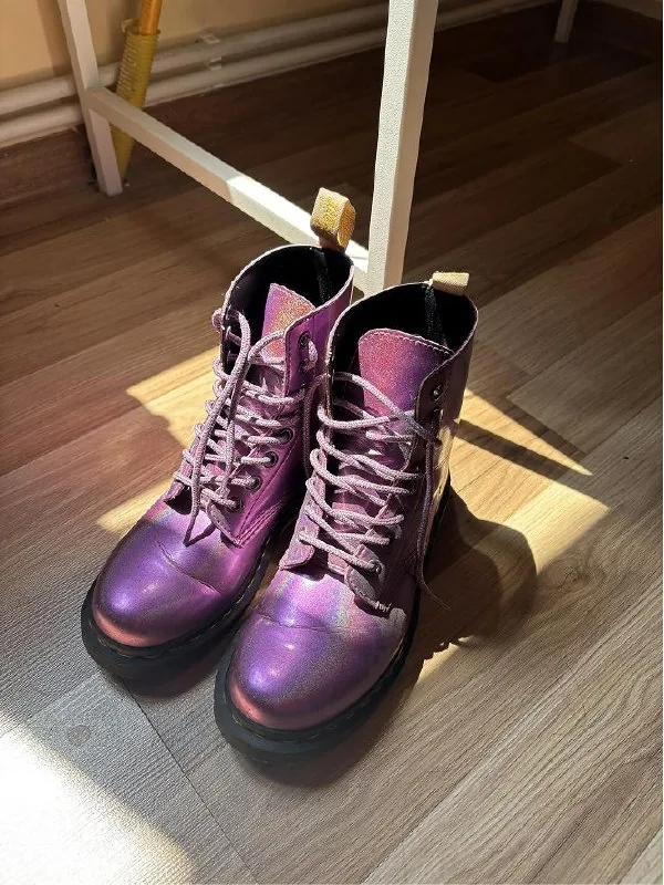 Dr. Martens 1