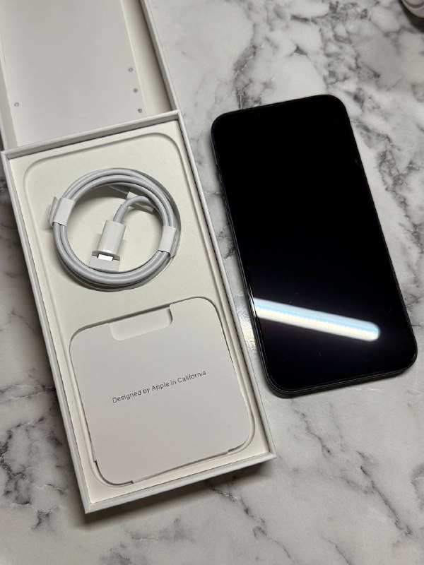 iPhone 14 plus 256 GB с кабелем и чехлами 4