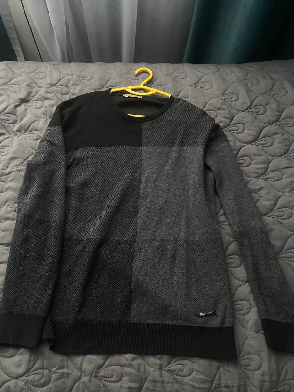 Burberry sweater