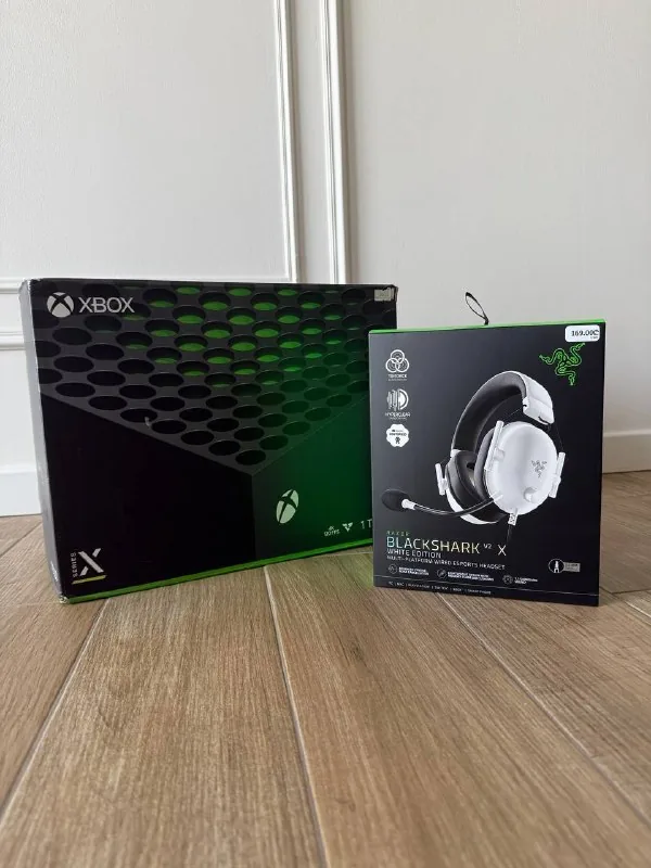 Xbox Series X, Razer BlackShark V2 X
