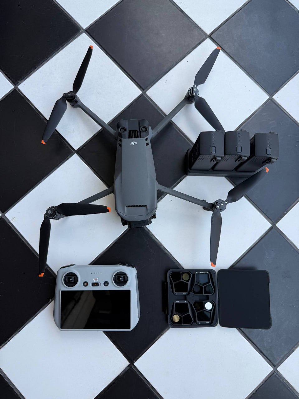 Дрон DJI Mavic 3 Pro с аксессуарами и картой памяти 5