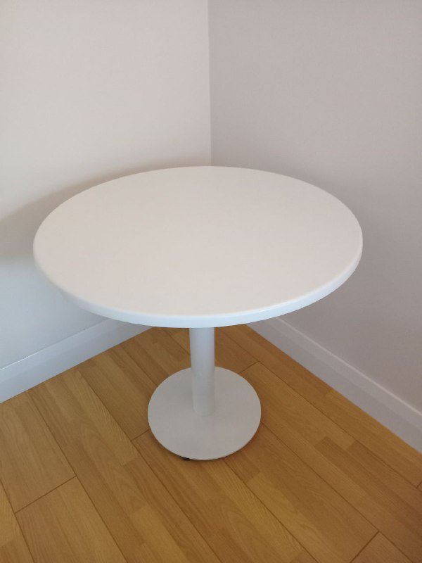 Круглый белый стол диаметр 80 см, высота 80 см 2