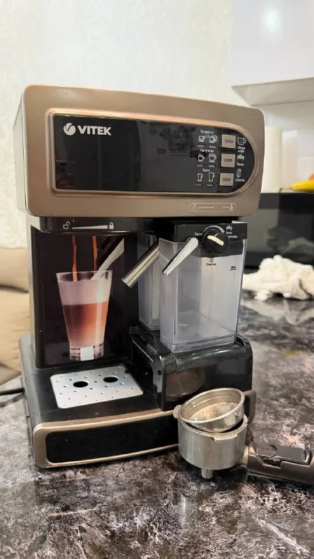 Рожковая кофемашина Vitek VT1517 BN