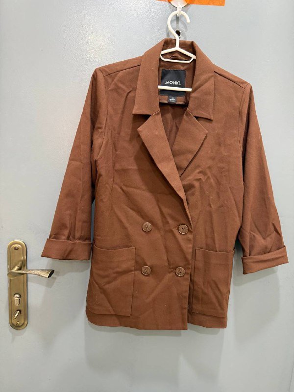 Черные и синие джинсы Bershka Mom, пиджак Monki, рубашки, платья 4