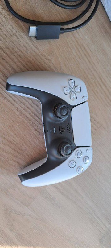 Play Station 5, Dual Sense, Play Station Portal, Apple Magic Keyboard, Apple Magic Trackpad 4