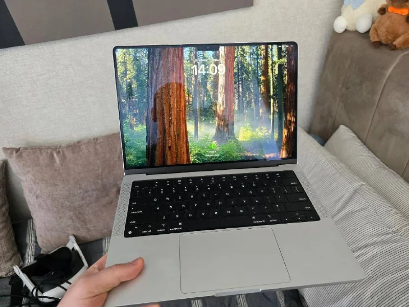MacBook Pro 14 M2 Max 1