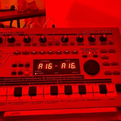 Roland MC-303