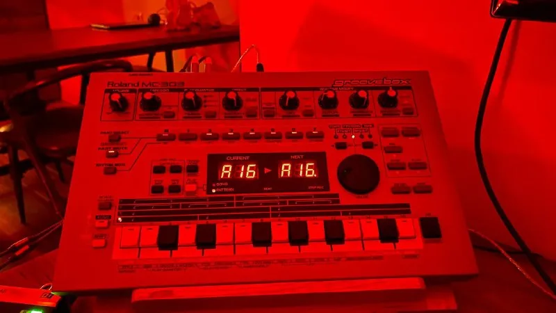 Roland MC-303