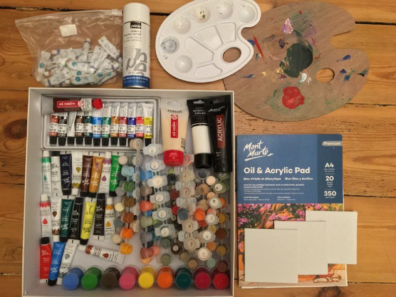 Набор масляных и акриловых красок, холсты, палитра