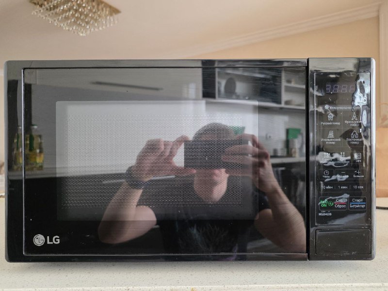 Микроволновка LG MS2042DB