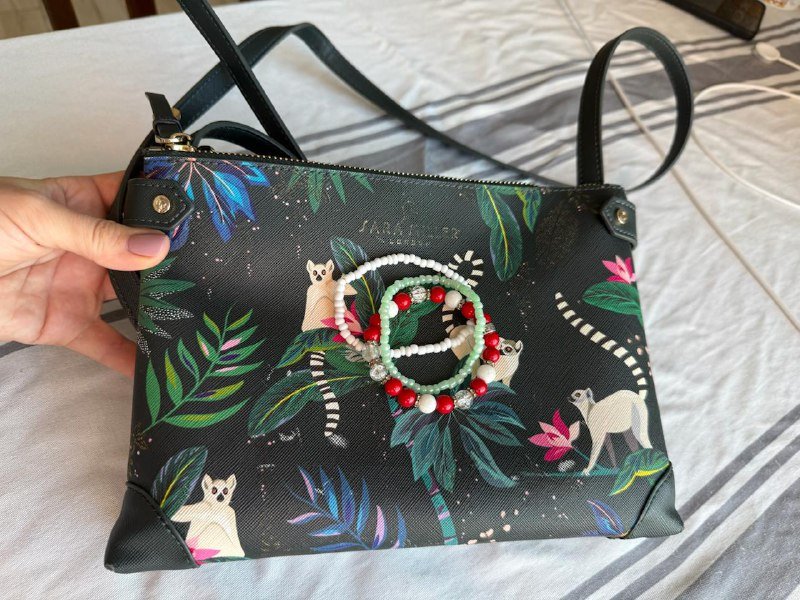 Майки, рубашка, сланцы, сумочка, браслеты