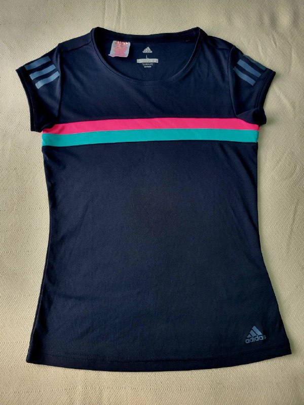 Женская футболка Adidas размер S