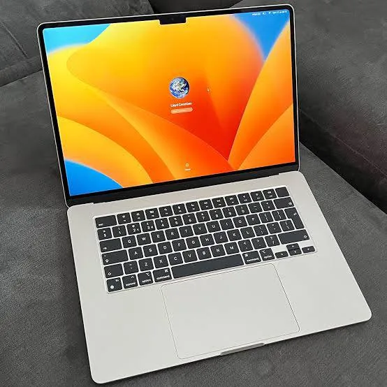 MacBook Air 15 M2 Silver 1