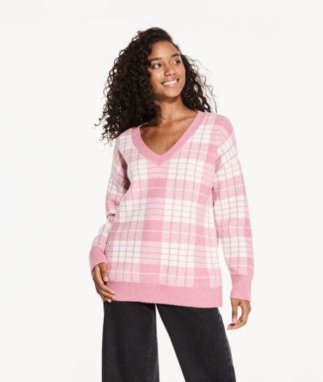 Розовый клетчатый свитер женский 4