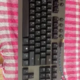 Коврики для мыши Logitech и Mfire, наушники HyperX, клавиатура Lenovo Legion 4