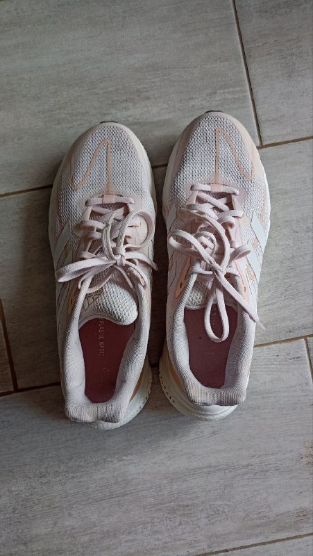 Женские кроссовки Adidas бледно-розового цвета