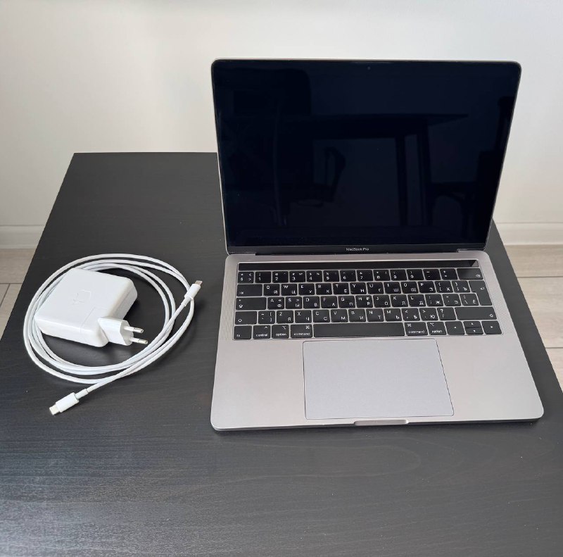 MacBook Pro Intel 8/256 3