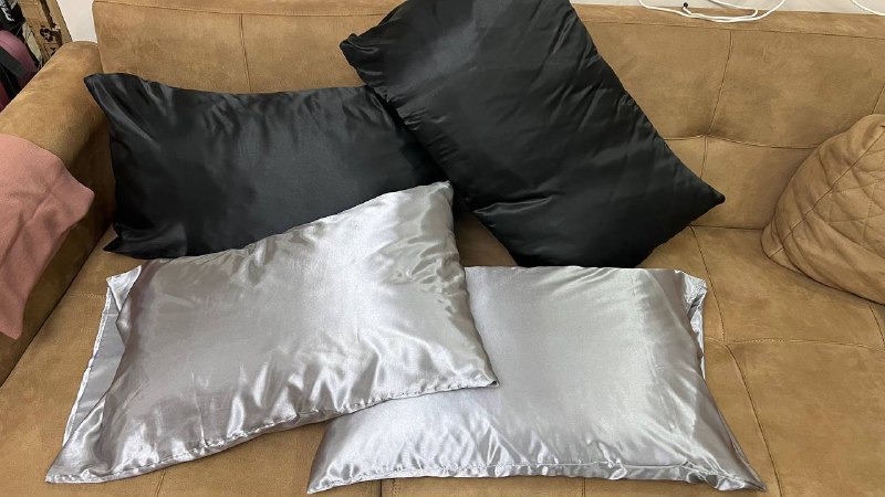 Наволочки, подушки, ноутбук Asus 3