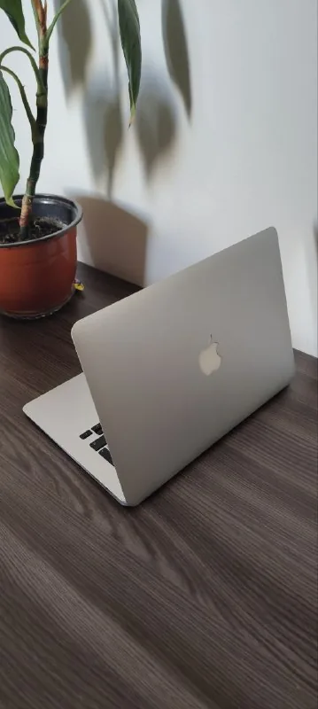 MacBook 1