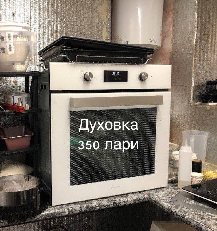 Духовка, барные стулья, кушетка, миксер, рабочий стол, холодильник, витрины, раковина, стол и стулья 1