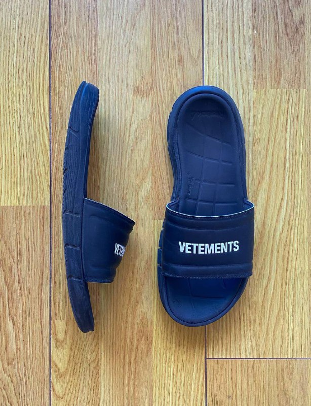 Vetements x Reebok slides 3