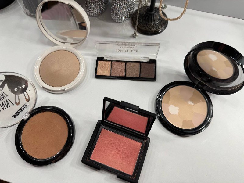 пудра Shik, бронзер Lixvisage, румяна NARS, тени Нинель 2
