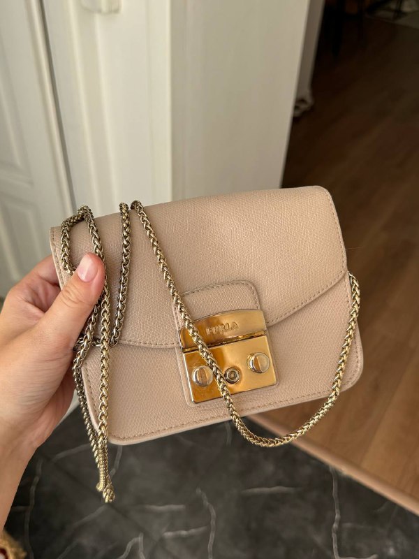 Сумка Furla metropolis бежевого цвета 1