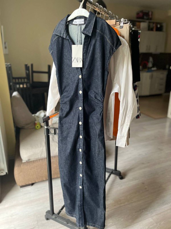 майка Uniqlo, юбки, рубашка Calvin Klein, платье Zara, свитер Zara, ботинки Timberland 7