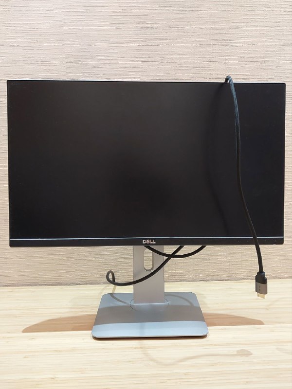 Миска для корма питомцев, письменные столы, монитор Dell 10