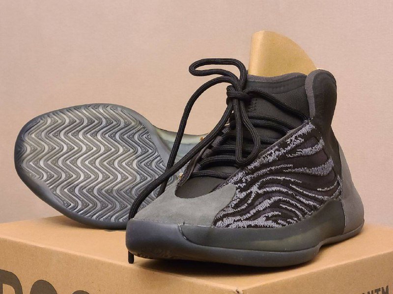 Yeezy Quantum Onyx, размер 7 US, новые