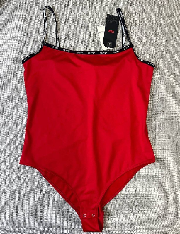 джинсовый комбинезон New Look, боди Levi’s (красный, черный) 4