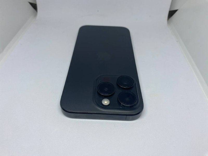 iPhone 15 Pro с неисправным Face ID и новым экраном 2