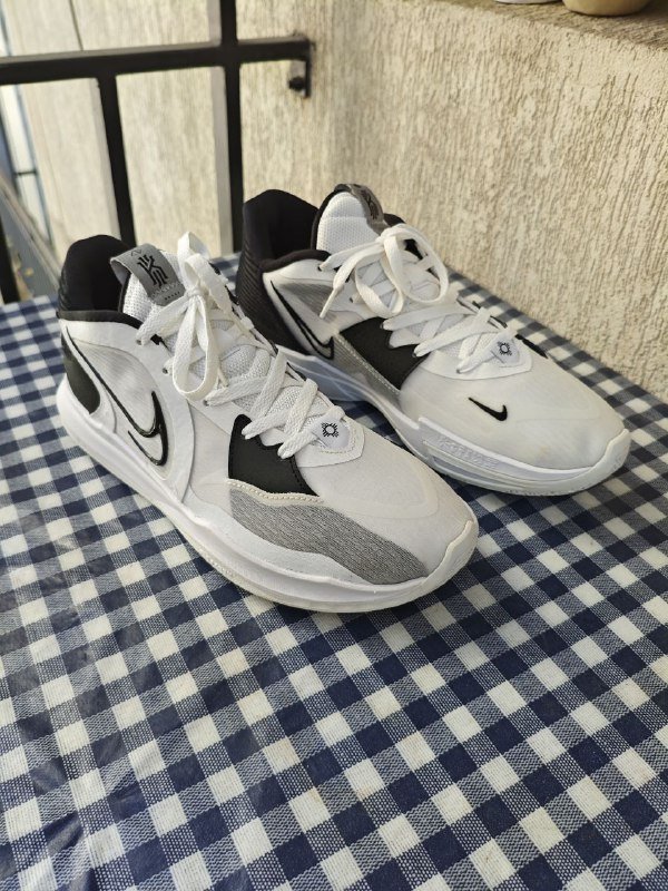 Кроссовки Nike Mens Kyrie 5 Low White Black размер 12 US
