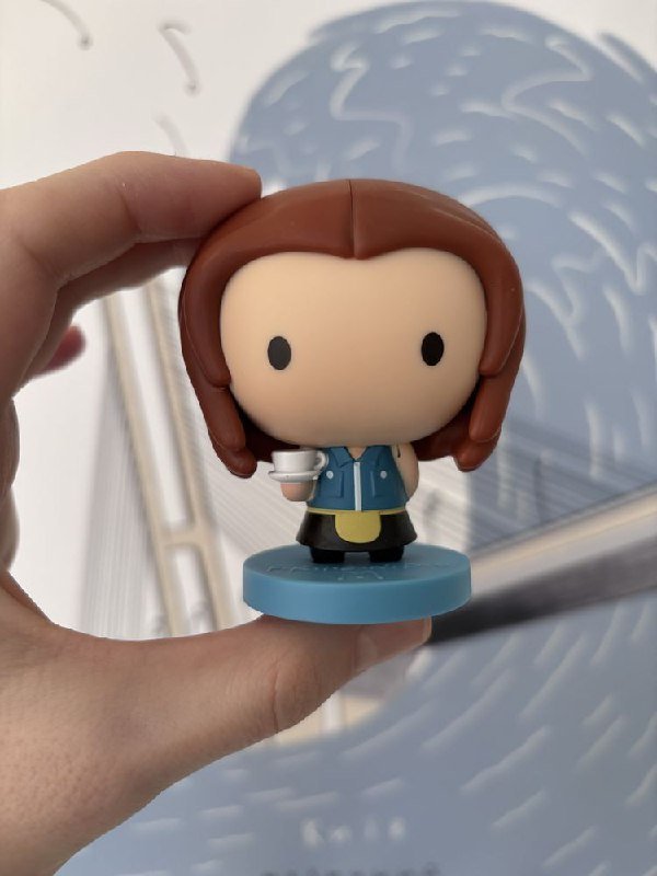 Фигурка Рейчел с чашкой