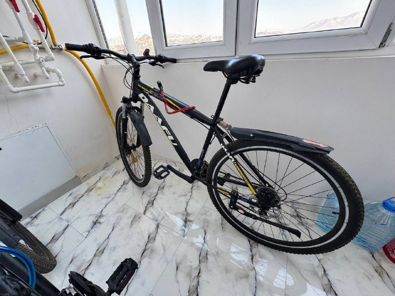 2 велосипеда с фонарём и замком