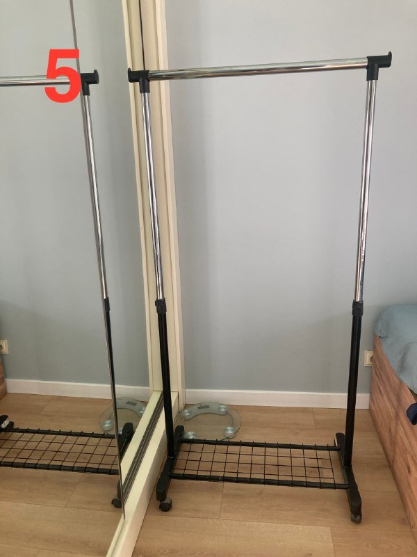 диван раскладной, стол, складной столик, тележка на колесах, рейлинг, плитка 6