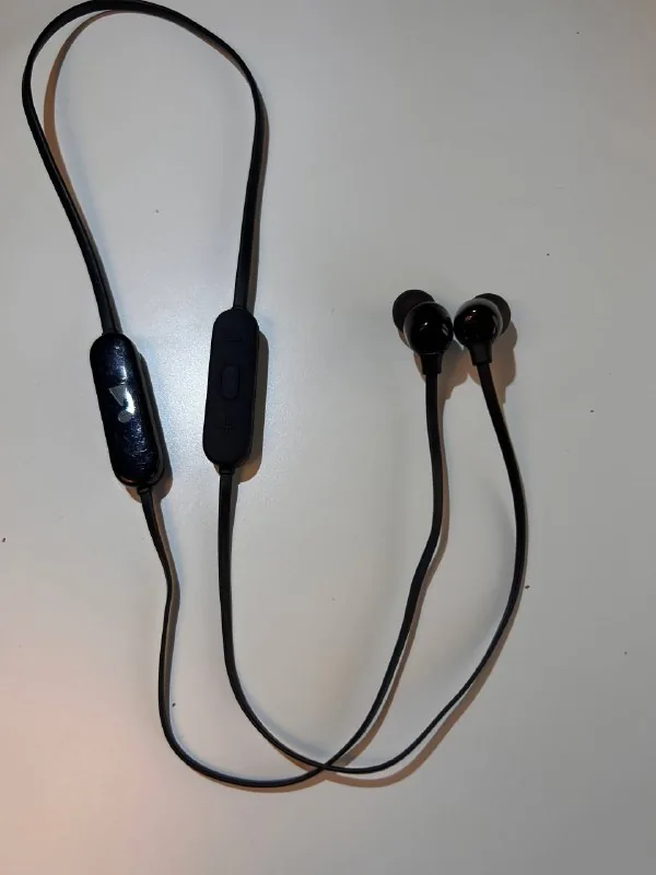 Наушники JBL 215BT, JBL 135 BT 1