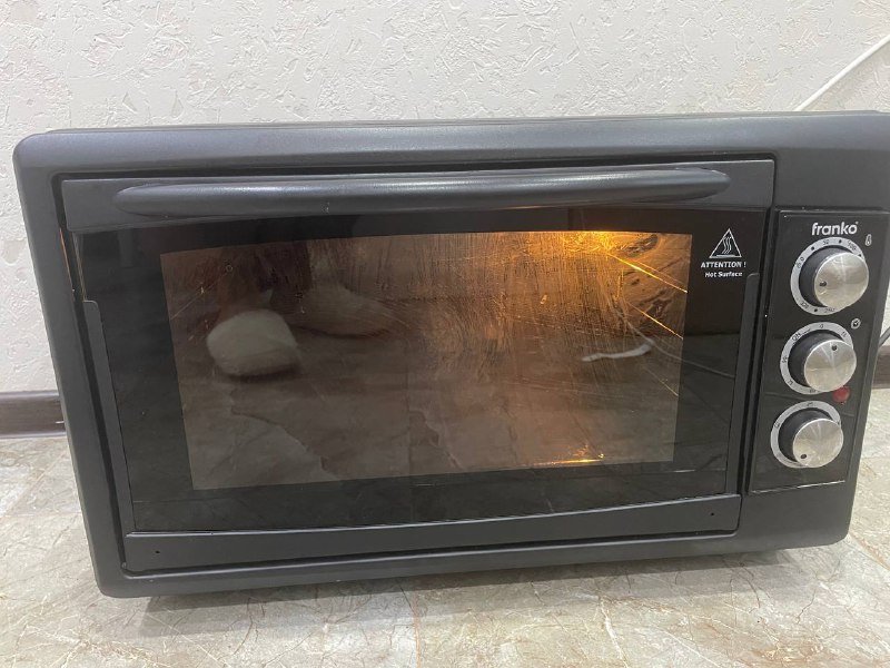 Духовка Franko FCO-1091 с противнями и решеткой