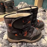 Детские зимние сапожки с динозаврами 1