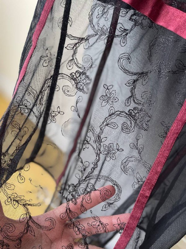 боди Tezenis из черного тюля с бордовыми деталями 3