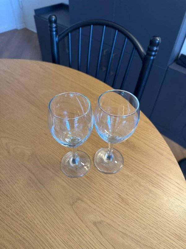 2 бокала для вина