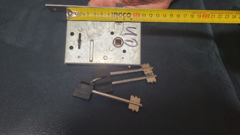 Тарелка, Коврик для ванны, Замок, Столик, Ковёр 3