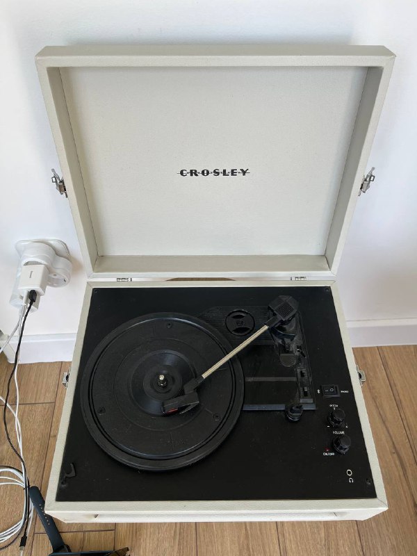 Виниловый проигрыватель Crosley Voyager Turntable Dune 3
